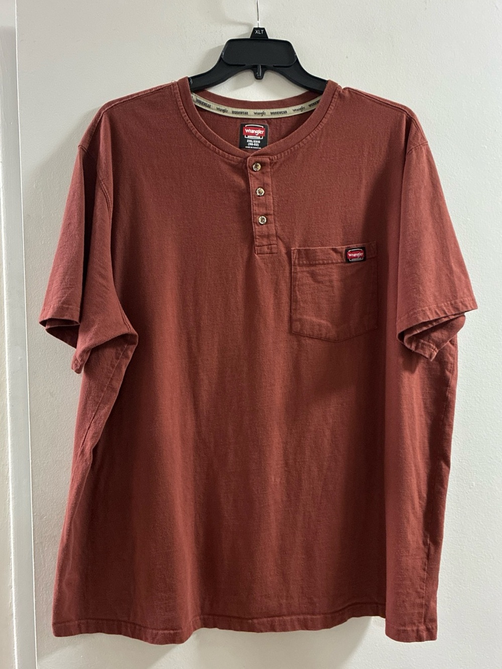 Wrangler Rust Short-Sleeve Henley with Chest Pocket